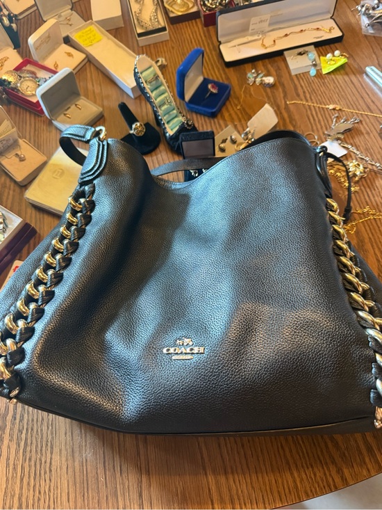 Coach Handbags - 🖤GUC Coach Black Leather Shoulder Bag
